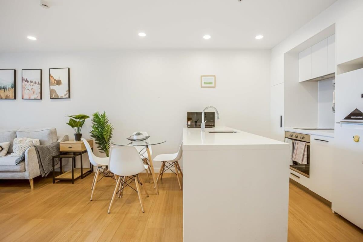 Cosy Two Bedroom Apartment With Balcony Pool And Gym Auckland Exteriör bild